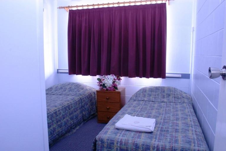 Sky View Units Bowen Aparthotel Room photo
