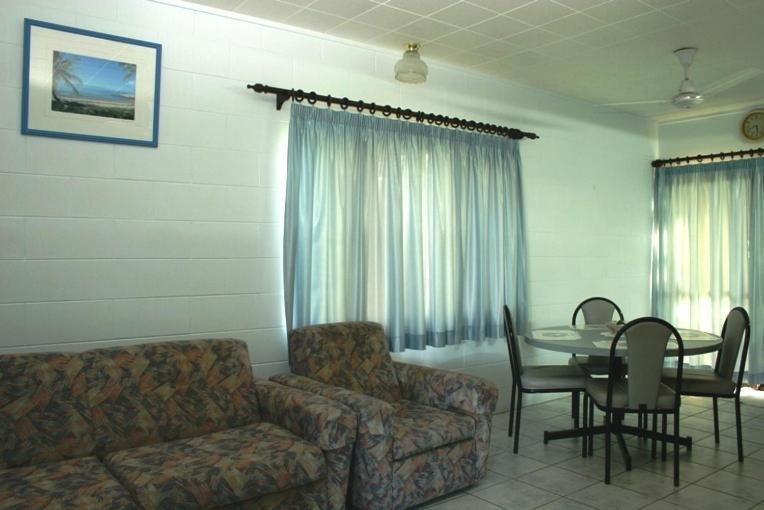 Sky View Units Bowen Aparthotel Room photo